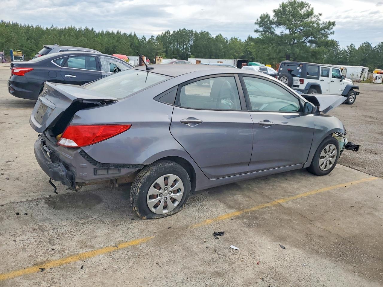 2017 Hyundai Accent Se - Фото 3