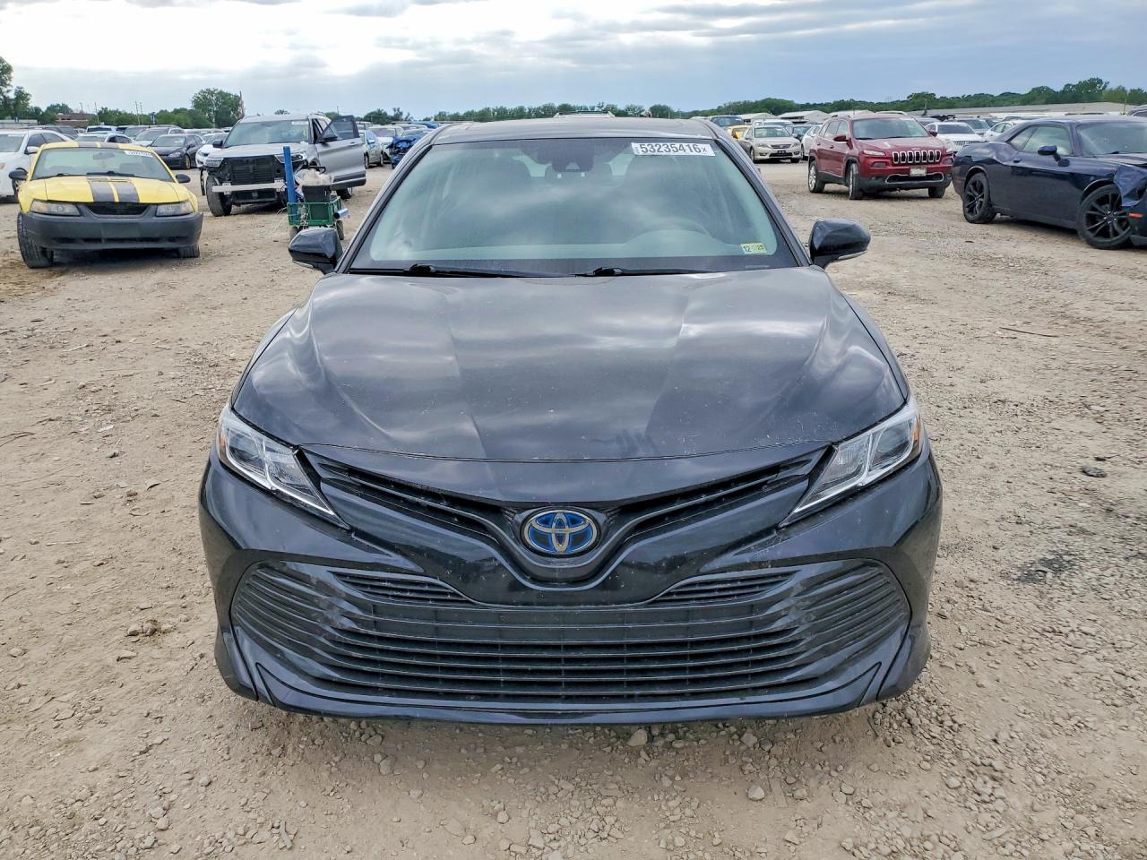 2020 Toyota Camry Le - Фото 5