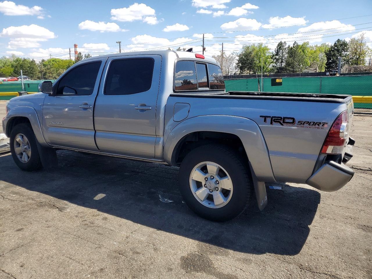 2015 Toyota Tacoma V6 - Image 2