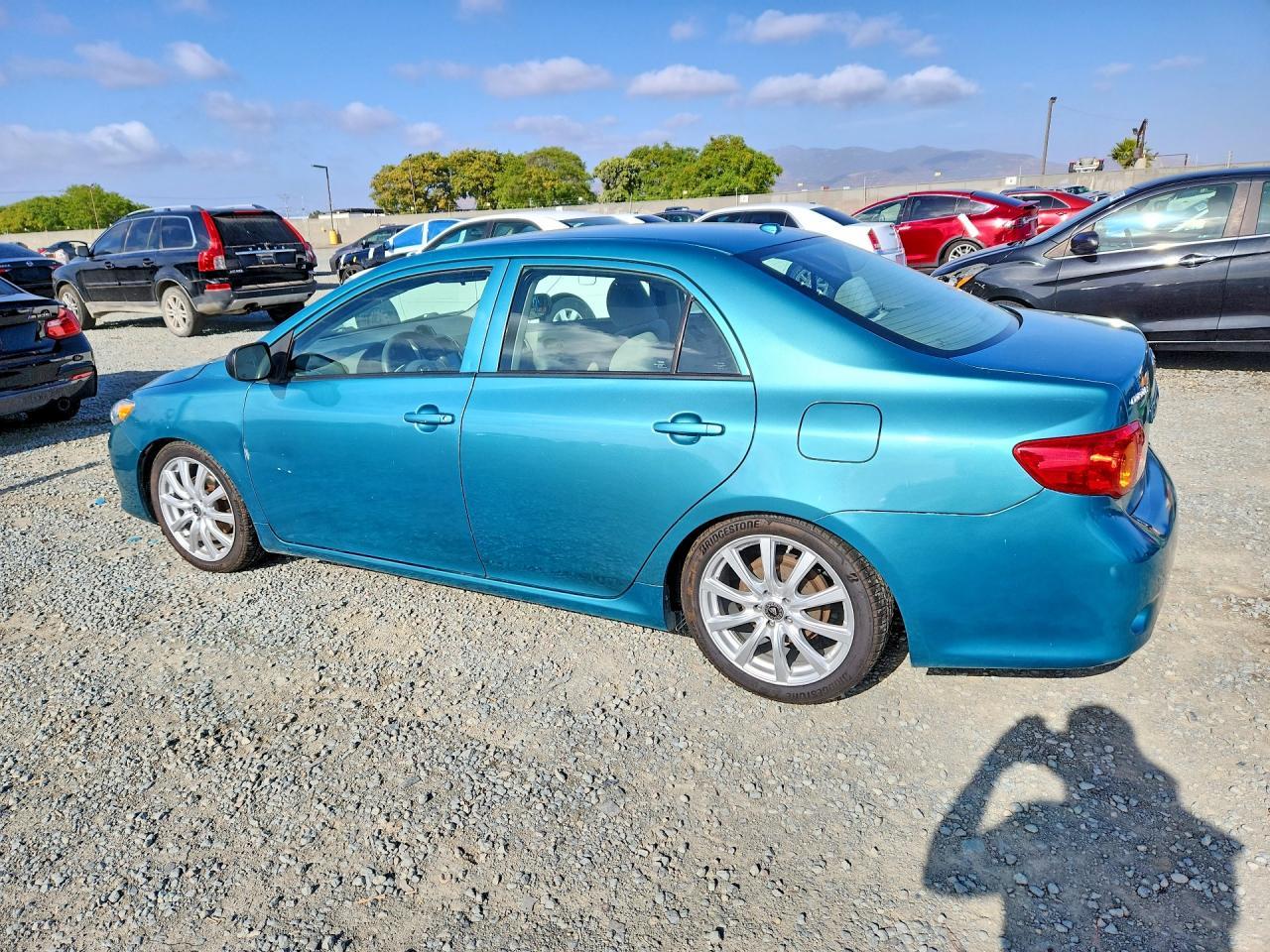 2010 Toyota Corolla Base - Фото 2