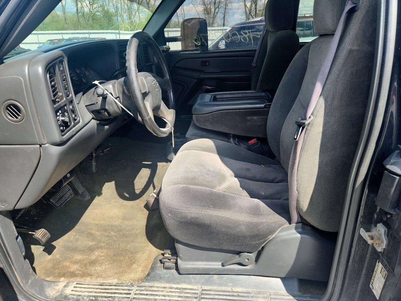 2004 Chevrolet Silverado K2500 Heavy Duty - Image 7