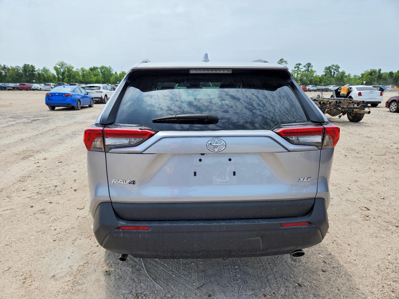 2025 Toyota Rav4 Xle - Image 6