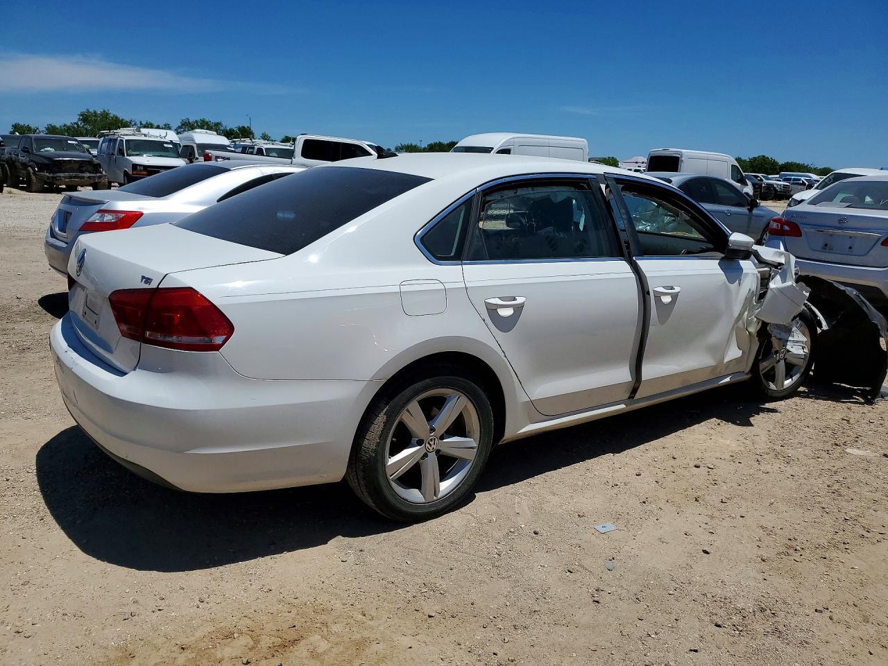2014 Volkswagen Passat S - Фото 3