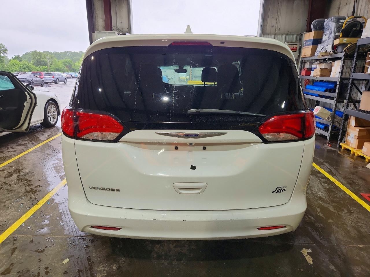 2020 Chrysler Voyager Lxi - Фото 6