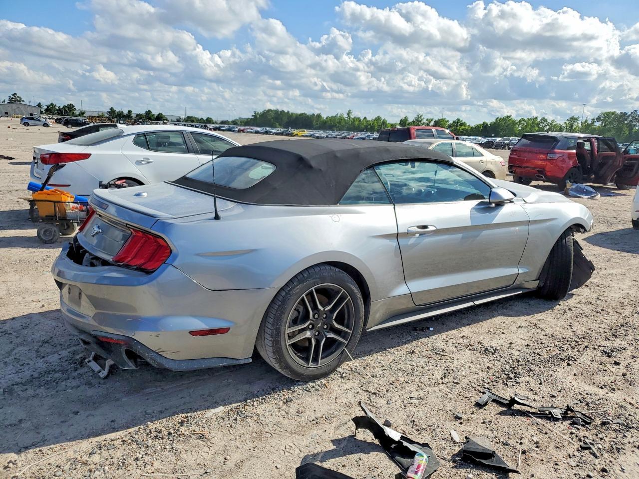 2022 Ford Mustang - Фото 3