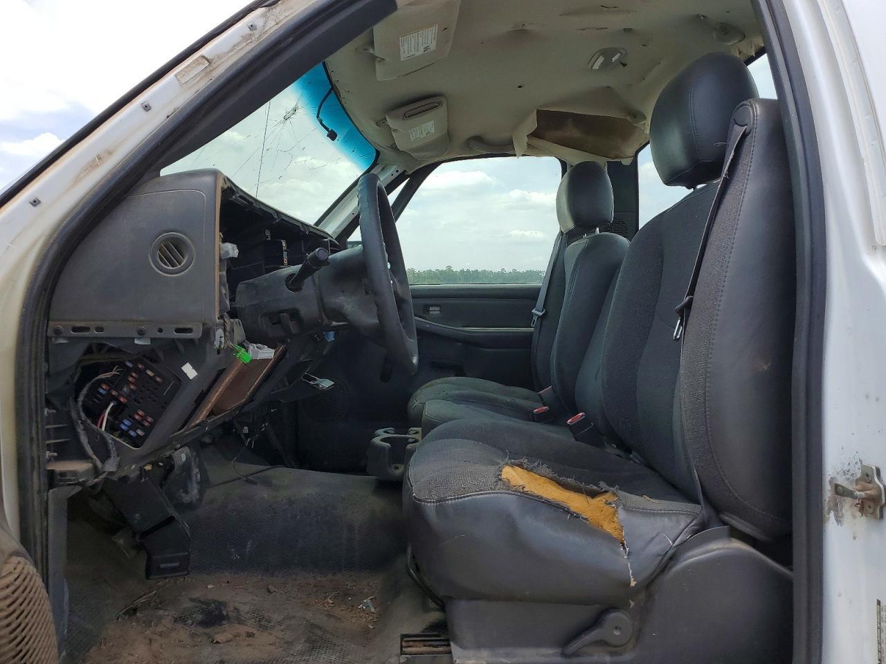 2004 Chevrolet Silverado C1500 - Image 7