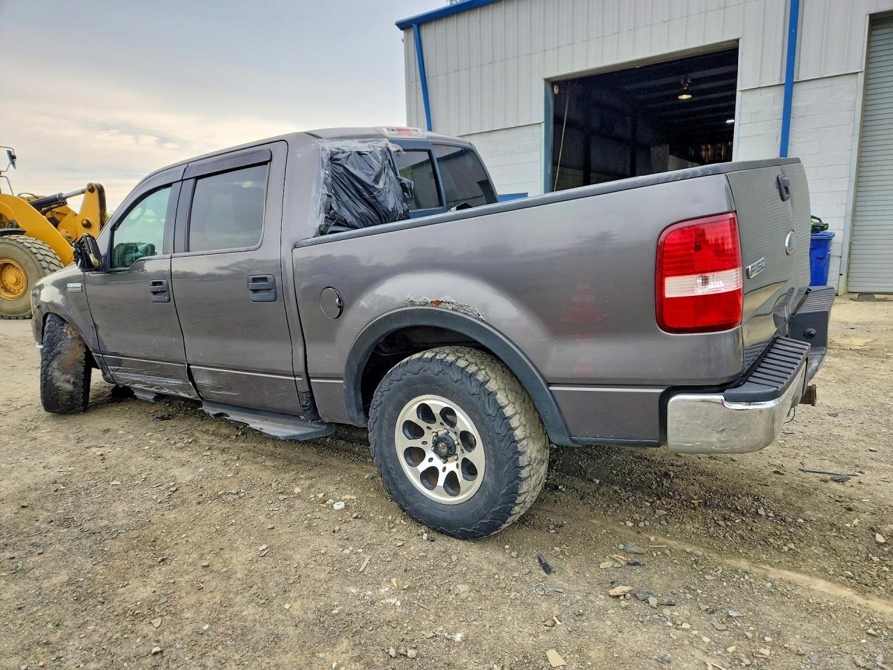 2005 Ford F150 Supercrew - Image 2