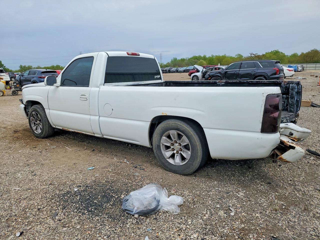 2006 Chevrolet Silverado C1500 - Image 2