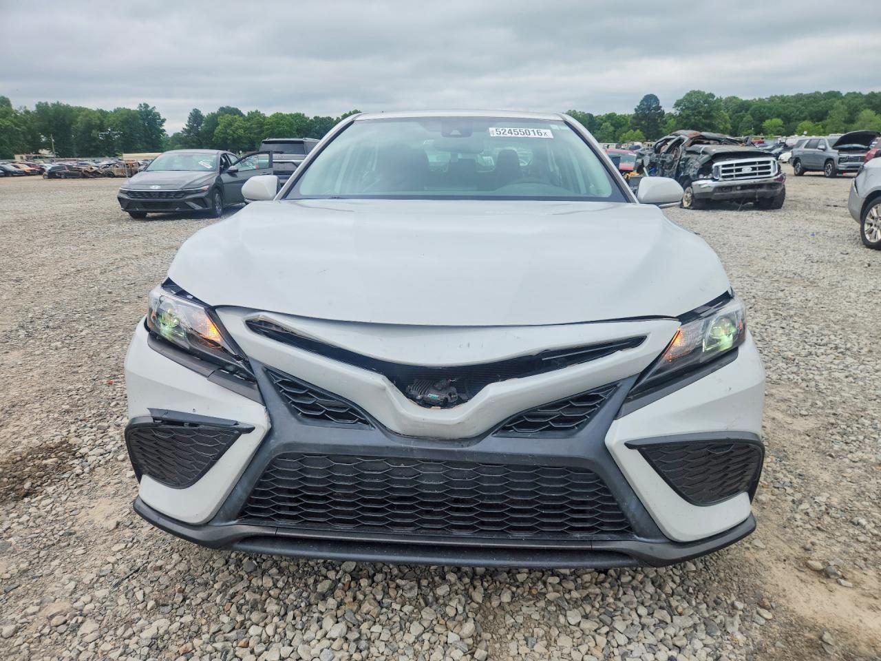 2022 Toyota Camry Se - Фото 5