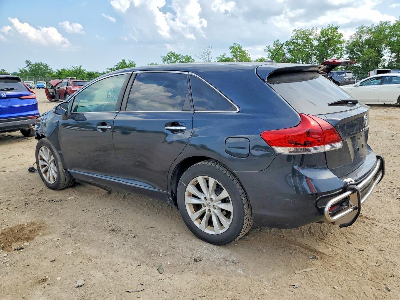 2015 Toyota Venza Xle - Image 2
