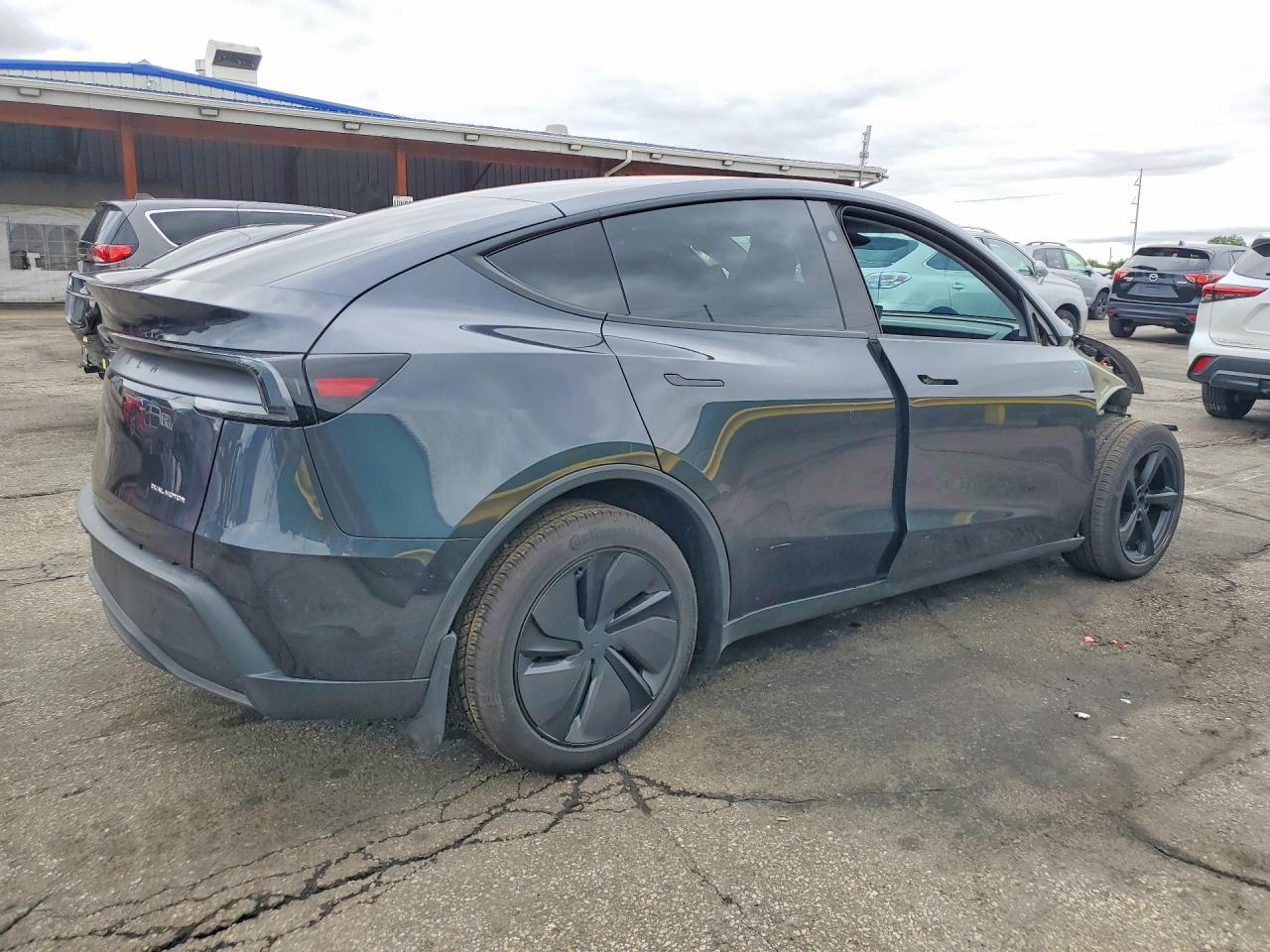 2026 Tesla Model Y - Фото 3