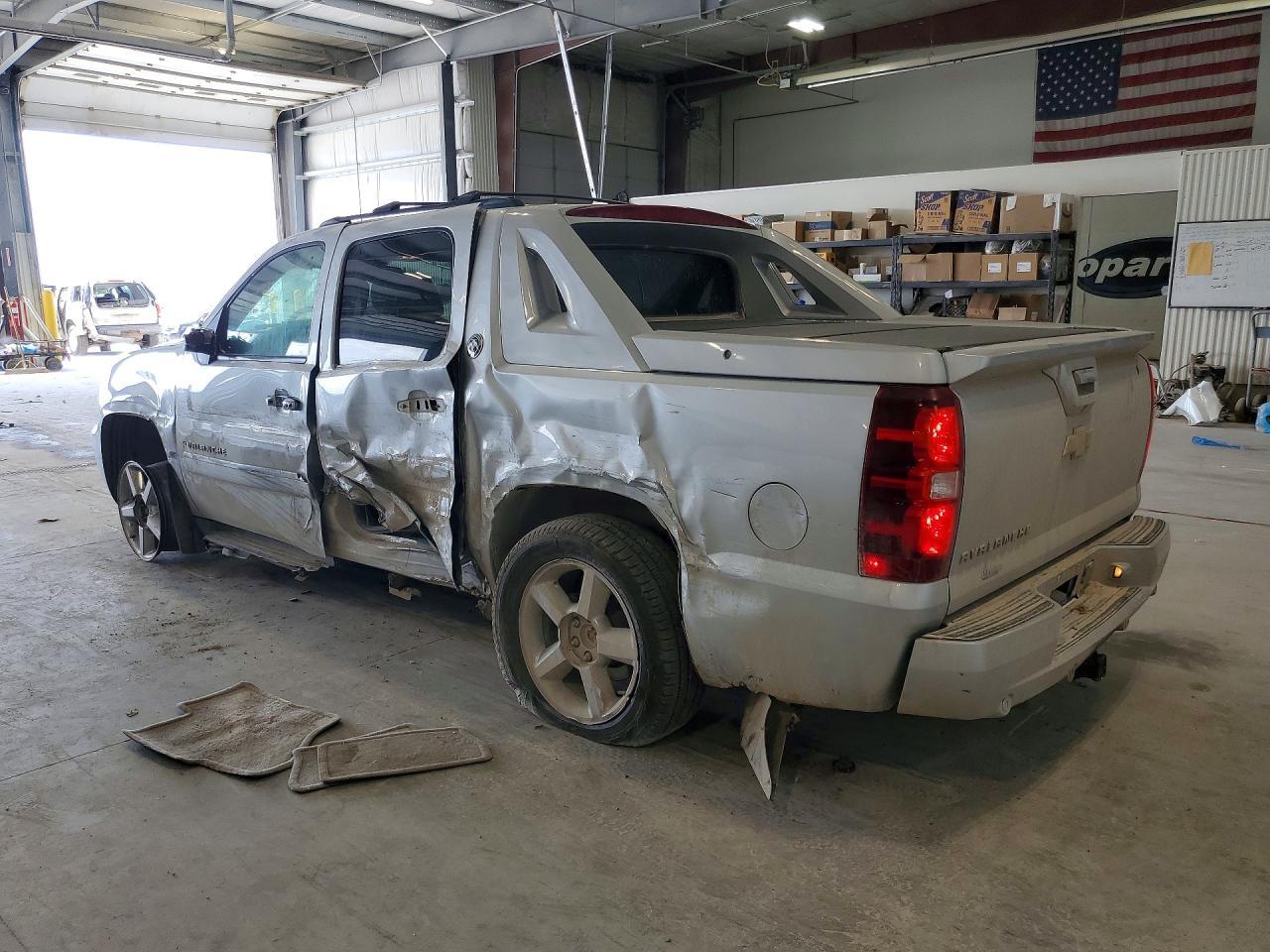 2013 Chevrolet Avalanche Ltz - Фото 2