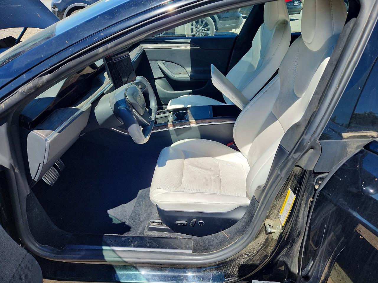 2022 Tesla Model S - Image 7