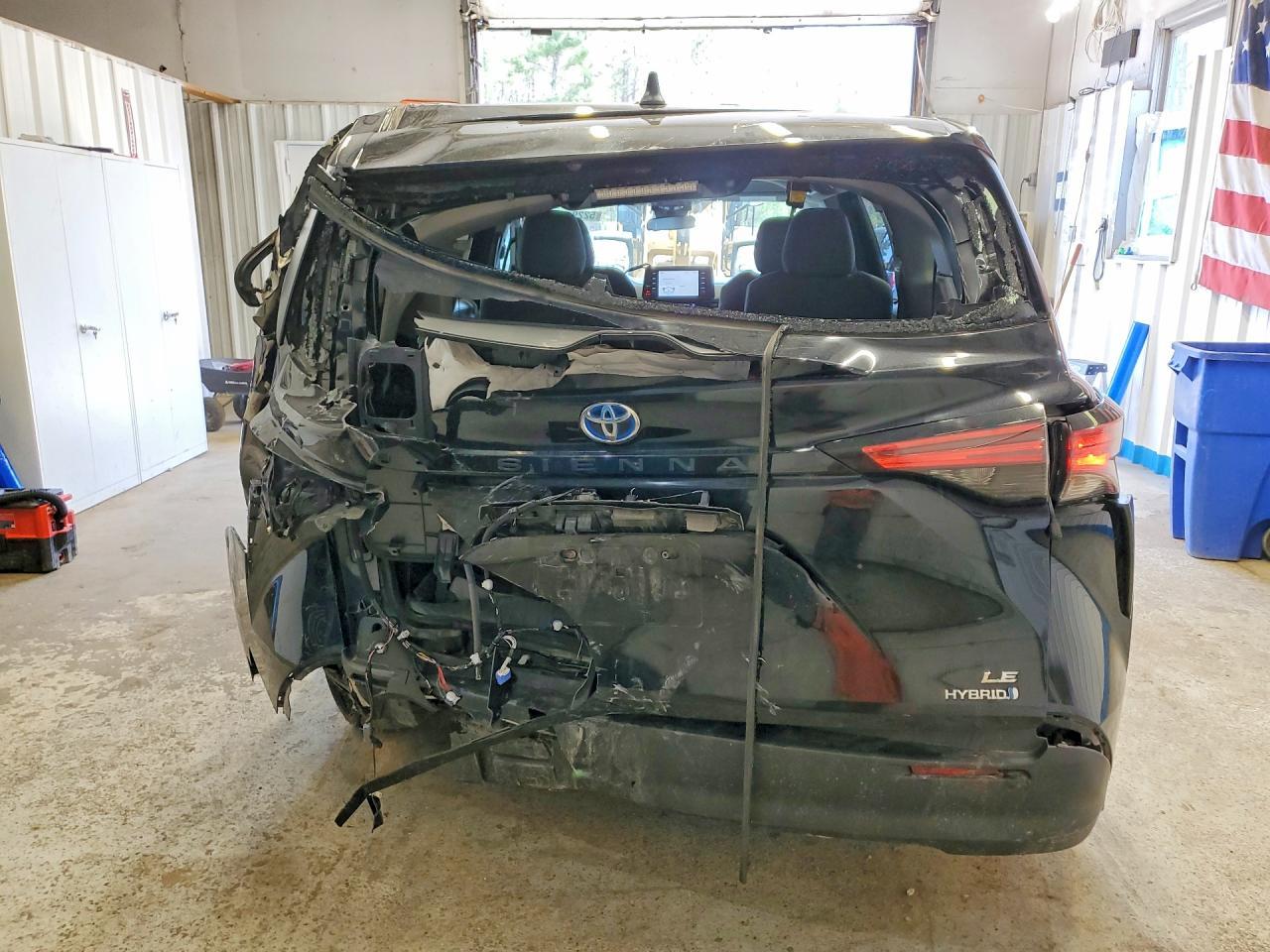 2021 Toyota Sienna Le - Фото 6