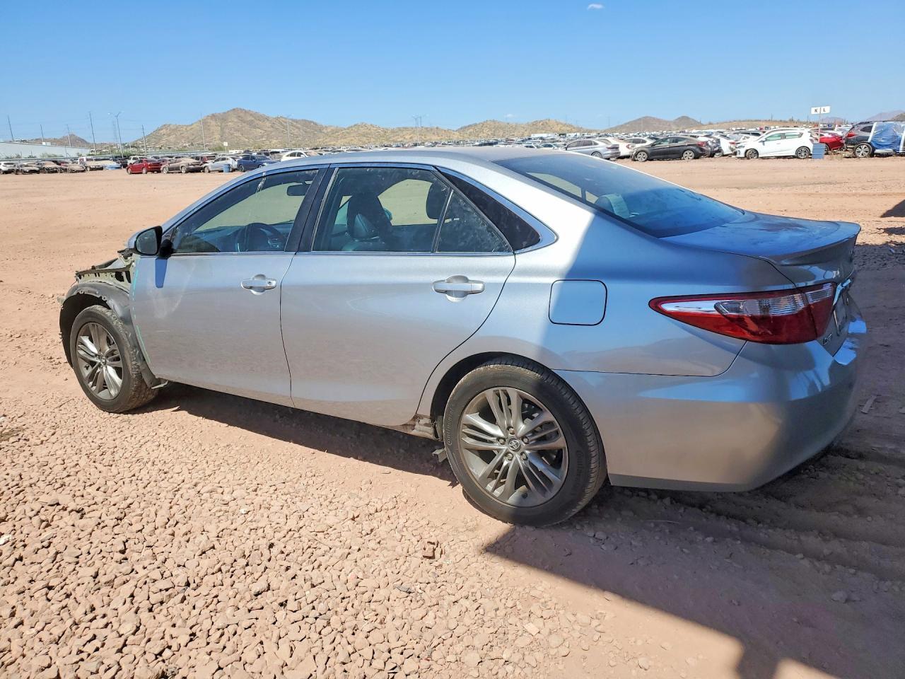 2016 Toyota Camry Se - Фото 2