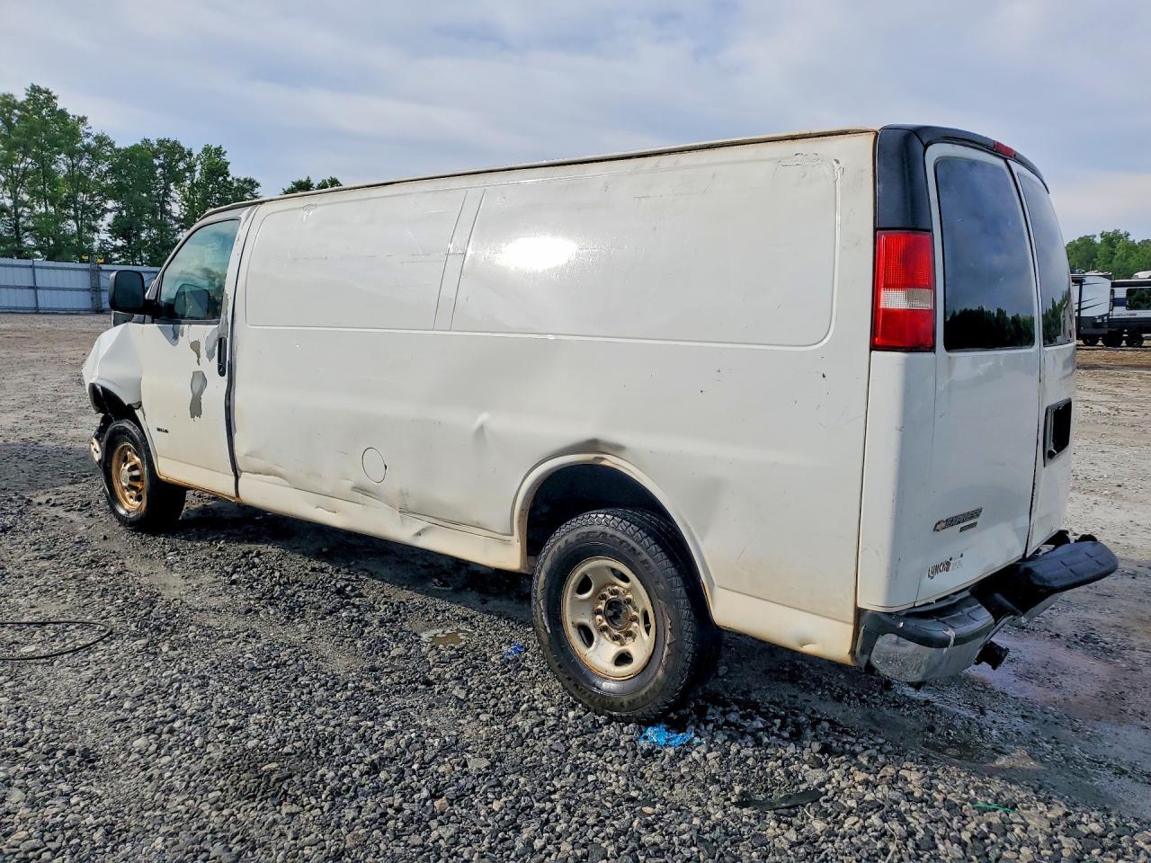 2016 Chevrolet Express - Фото 2