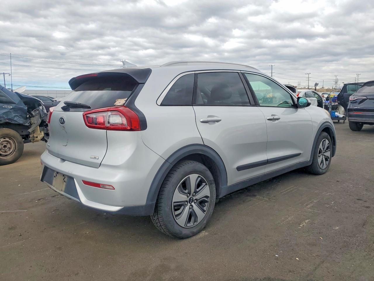 2017 Kia Niro Lx - Фото 3