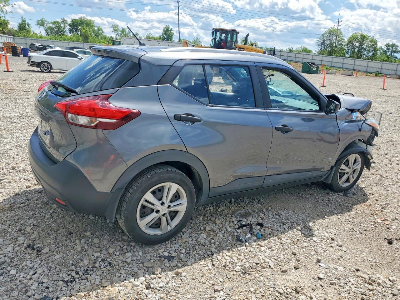2018 Nissan Kicks S - Фото 3
