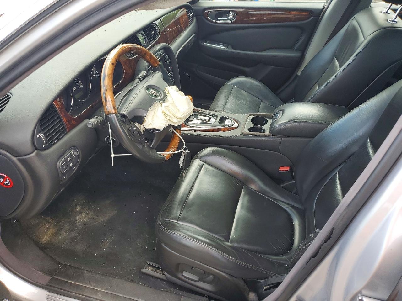 2004 Jaguar Xj8 - Image 7