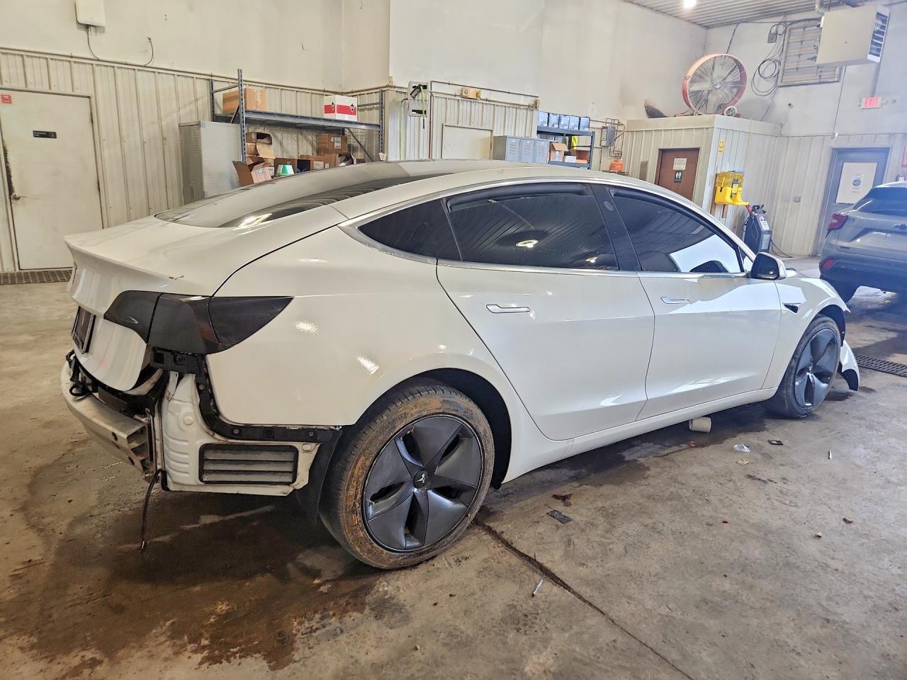 2020 Tesla Model 3 - Фото 3