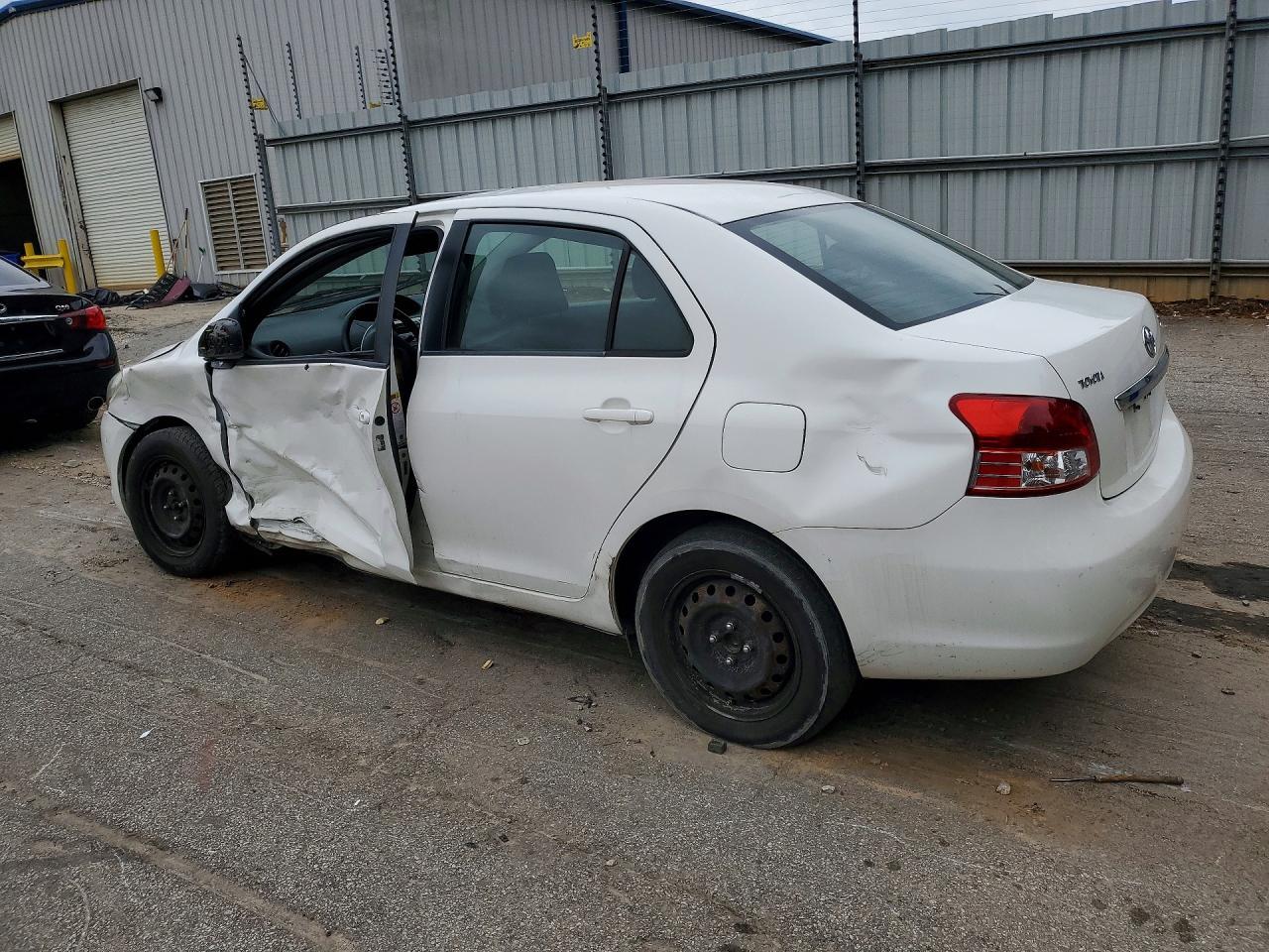 2010 Toyota Yaris Base - Image 2