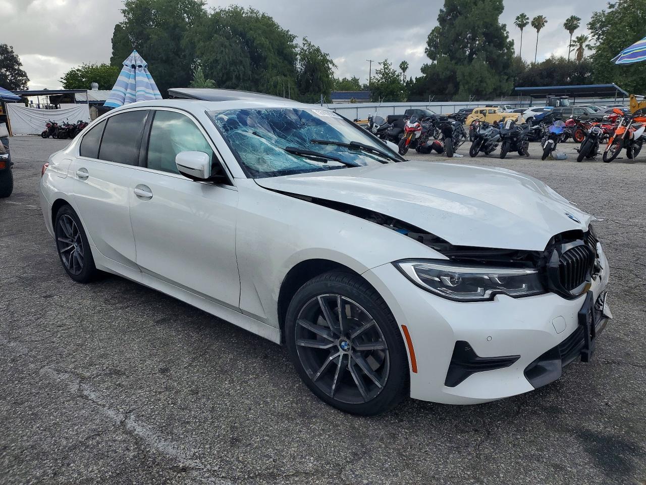 2021 BMW 330I - Фото 4