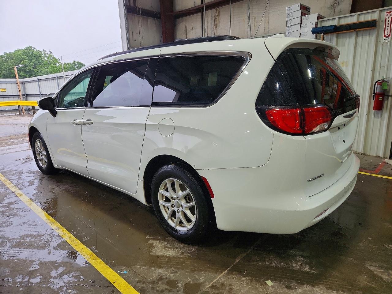 2020 Chrysler Voyager Lxi - Фото 2