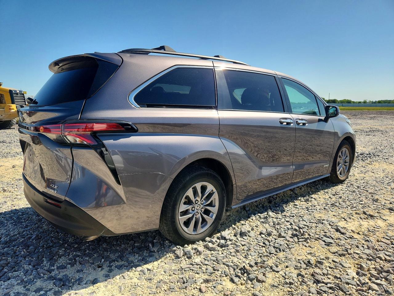2021 Toyota Sienna Xle - Фото 3
