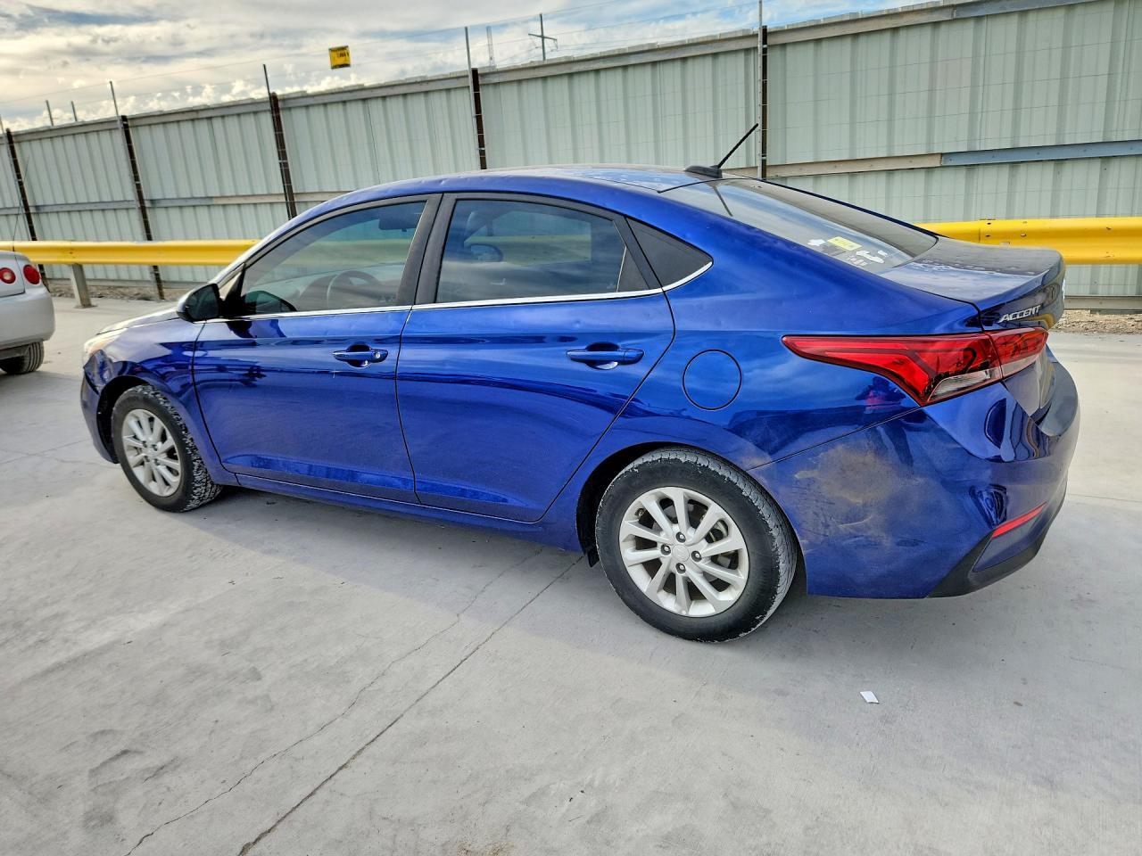 2022 Hyundai Accent Sel - Image 2