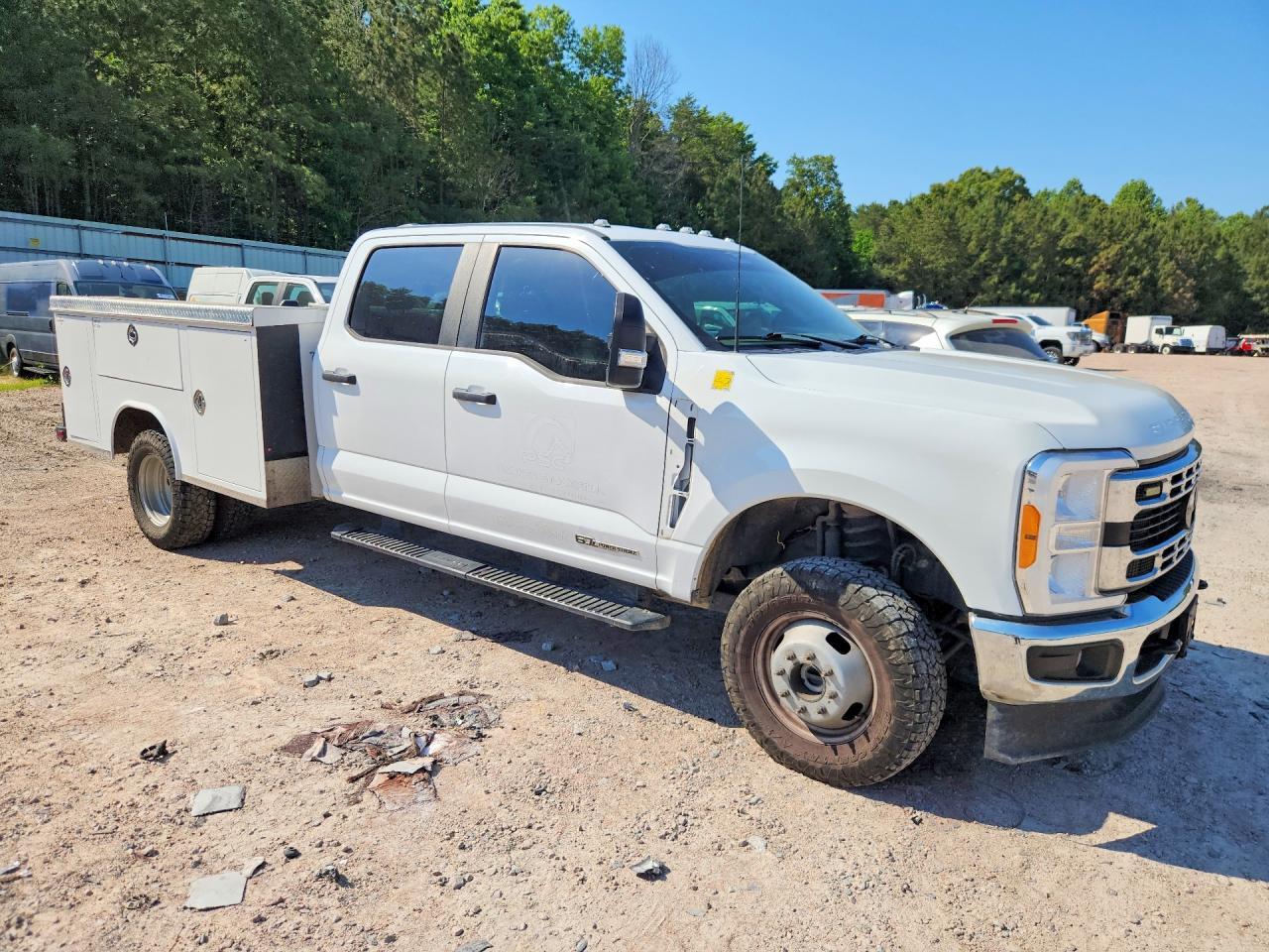 2023 Ford F350 Super Duty - Image 4