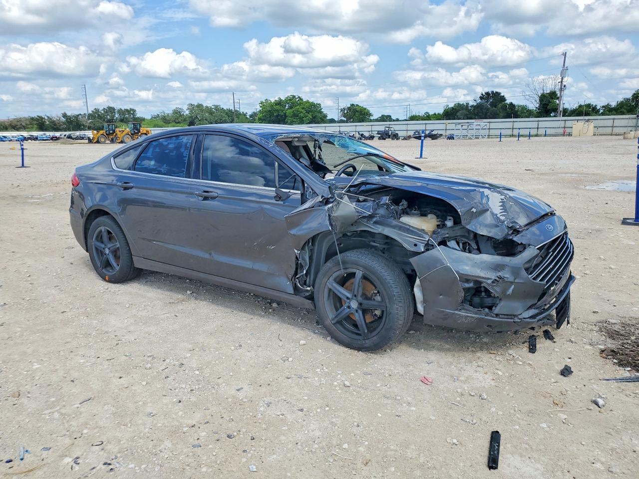 2020 Ford Fusion Se - Фото 4