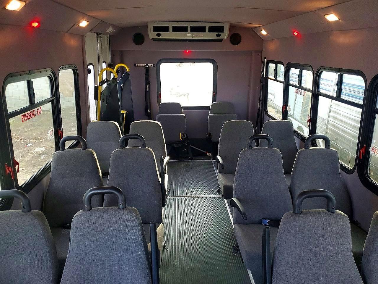 2015 Ford Econoline Wheelchari Shuttle Bus ** Pri Fleet ** - Image 6