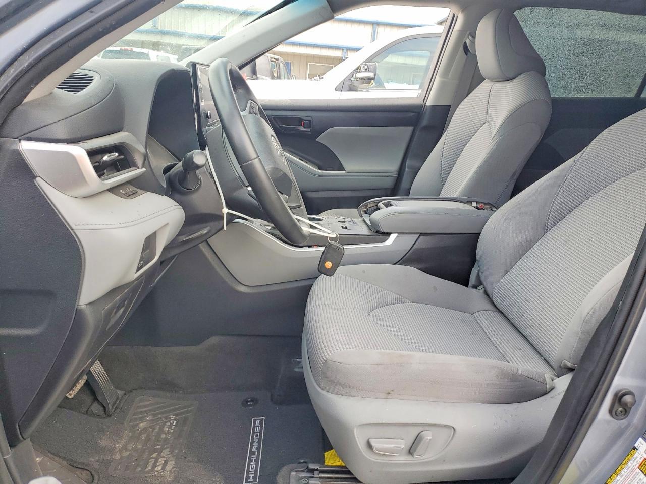 2023 Toyota Highlander Hybrid Le - Image 7