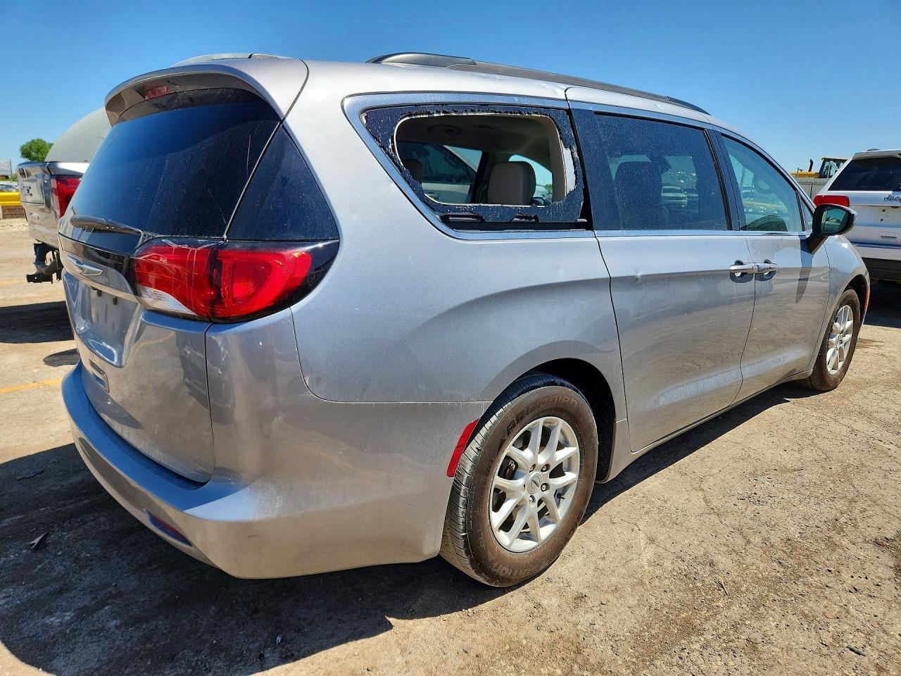 2021 Chrysler Voyager Lxi - Фото 3