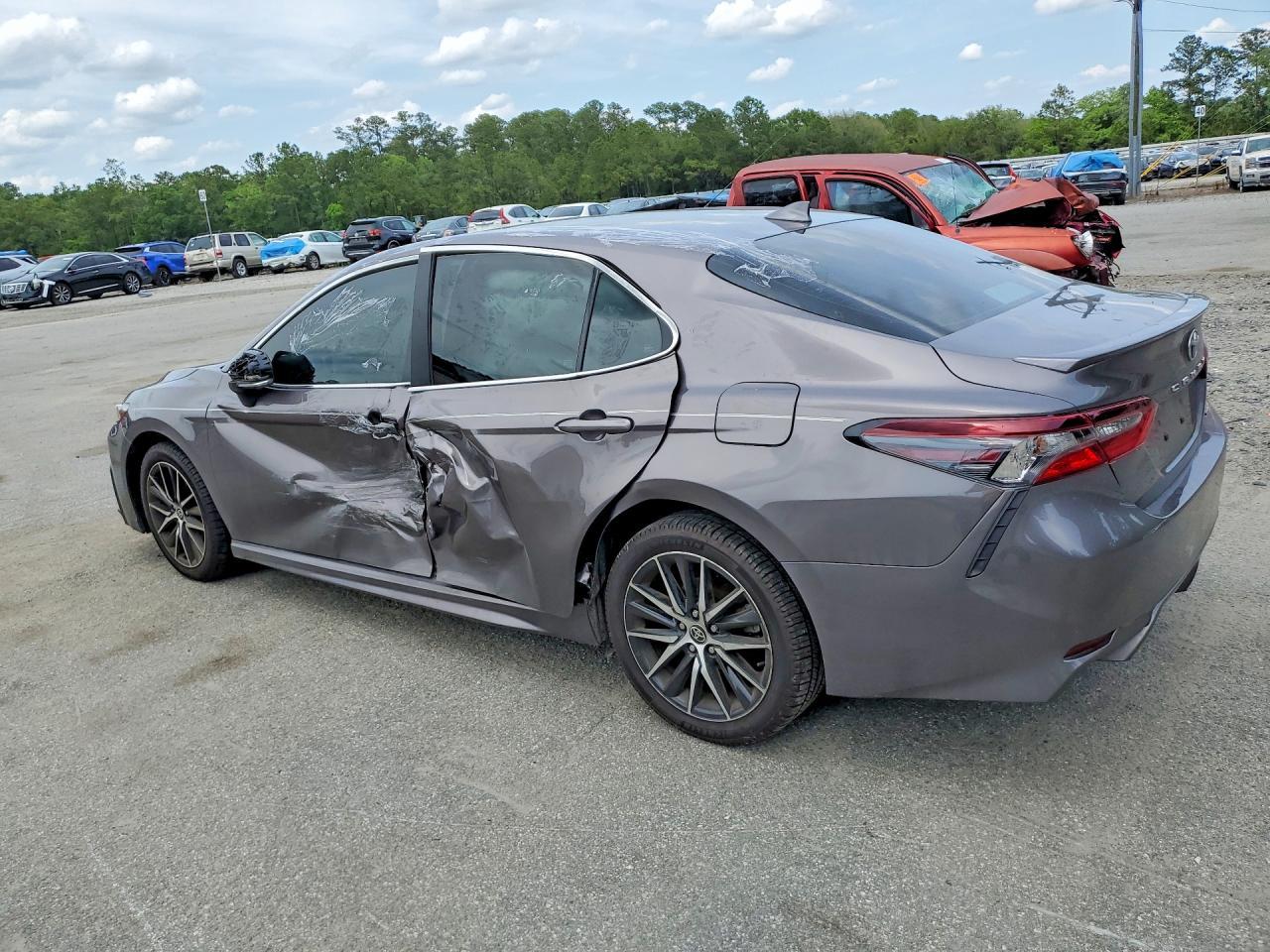 2022 Toyota Camry Se - Фото 2