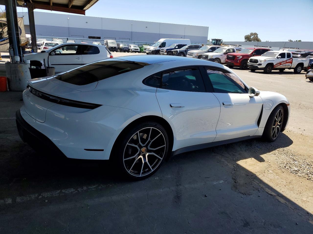 2023 Porsche Taycan - Фото 3