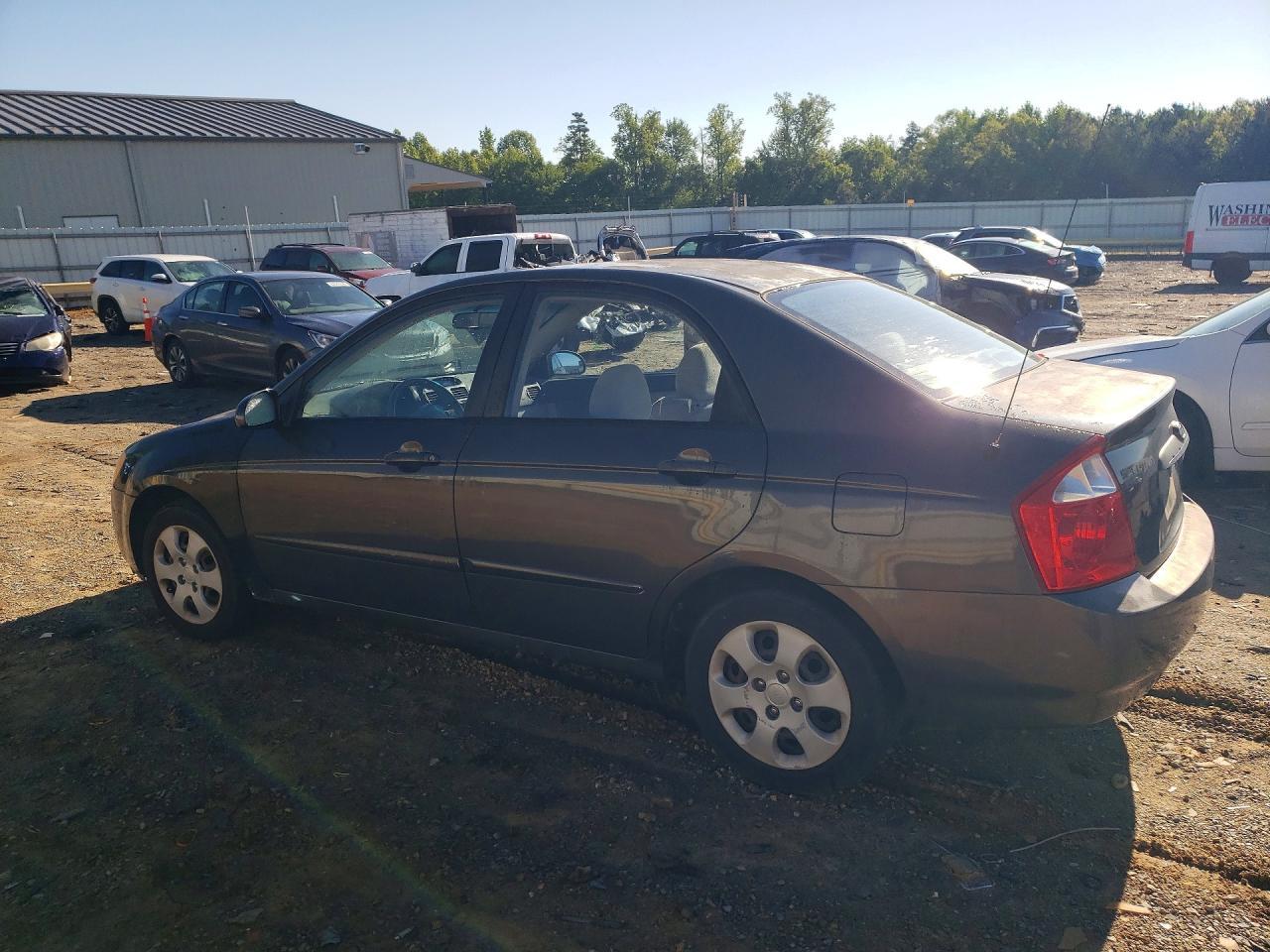 2004 Kia Spectra Lx - Image 2