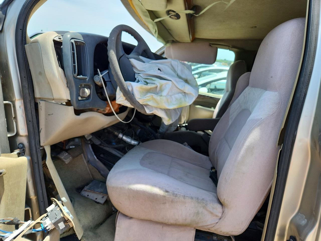 2000 Chevrolet Express G1500 - Фото 7