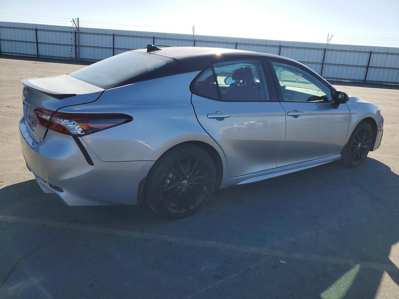 2022 Toyota Camry Xse - Image 3