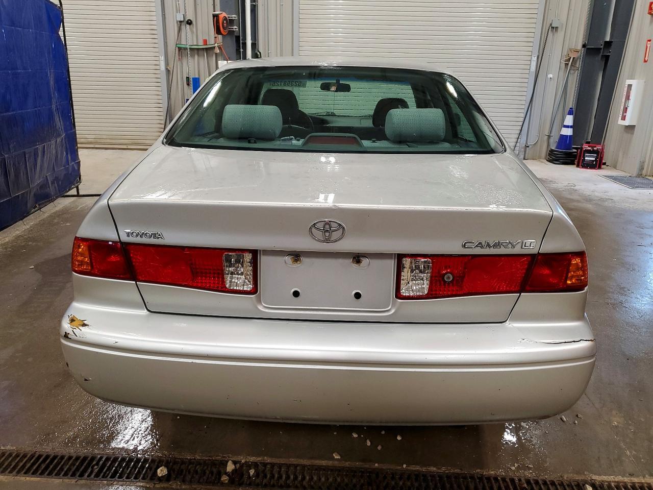 2001 Toyota Camry Le 4D Sedan - Фото 6