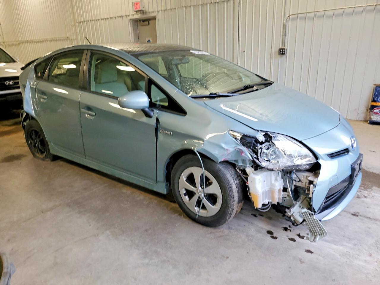 2014 Toyota Prius Three - Image 4