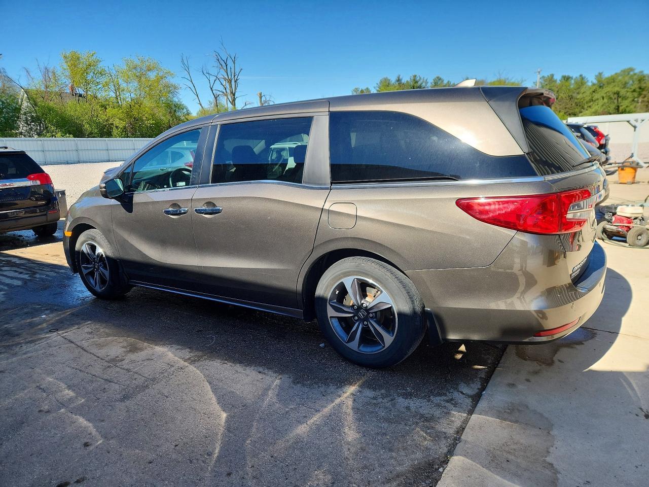 2020 Honda Odyssey Touring - Image 2
