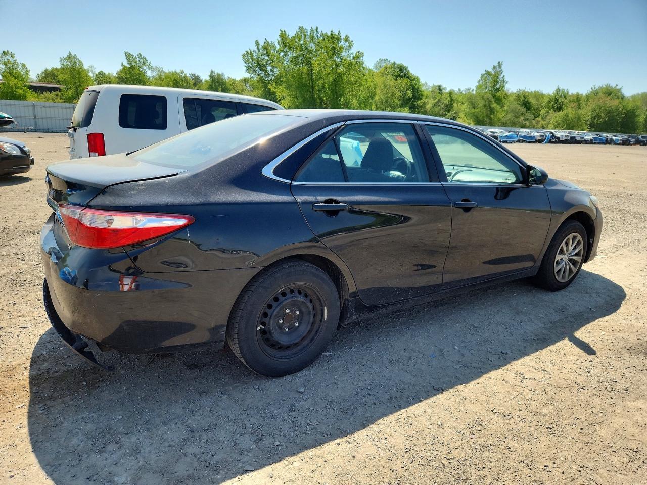 2015 Toyota Camry Le - Фото 3