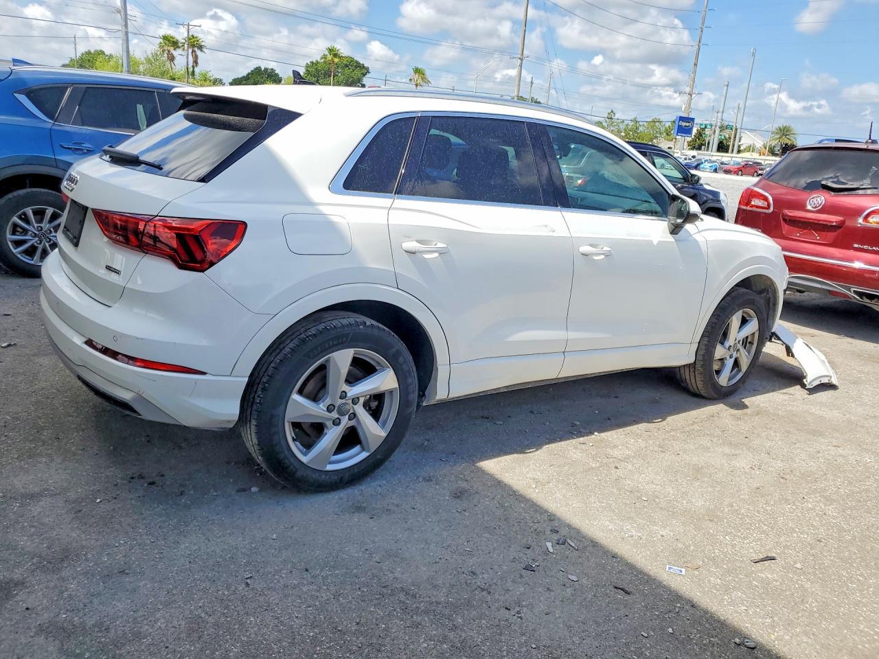 2020 Audi Q3 Premium - Фото 3