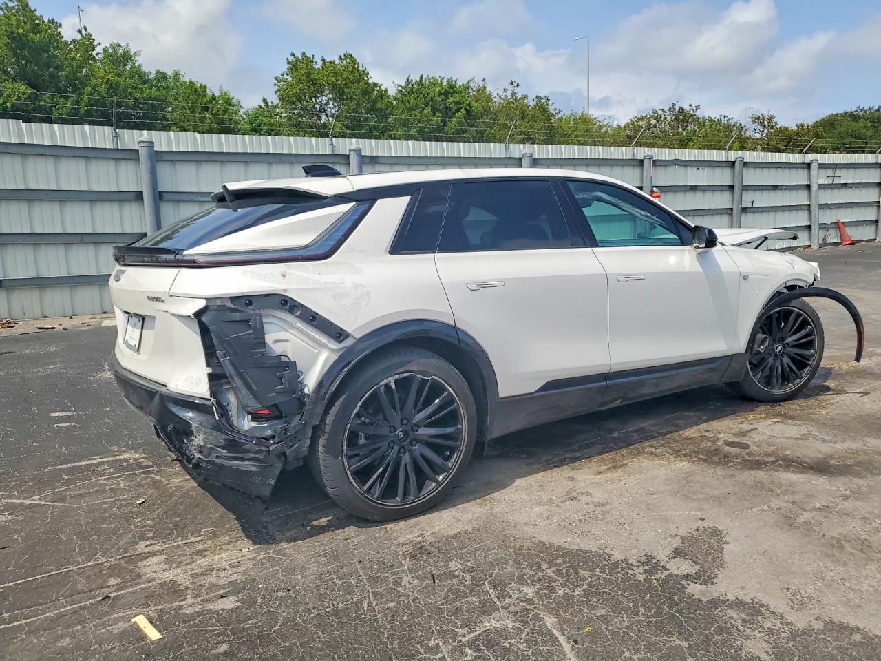 2025 Cadillac Lyriq Sport - Фото 3