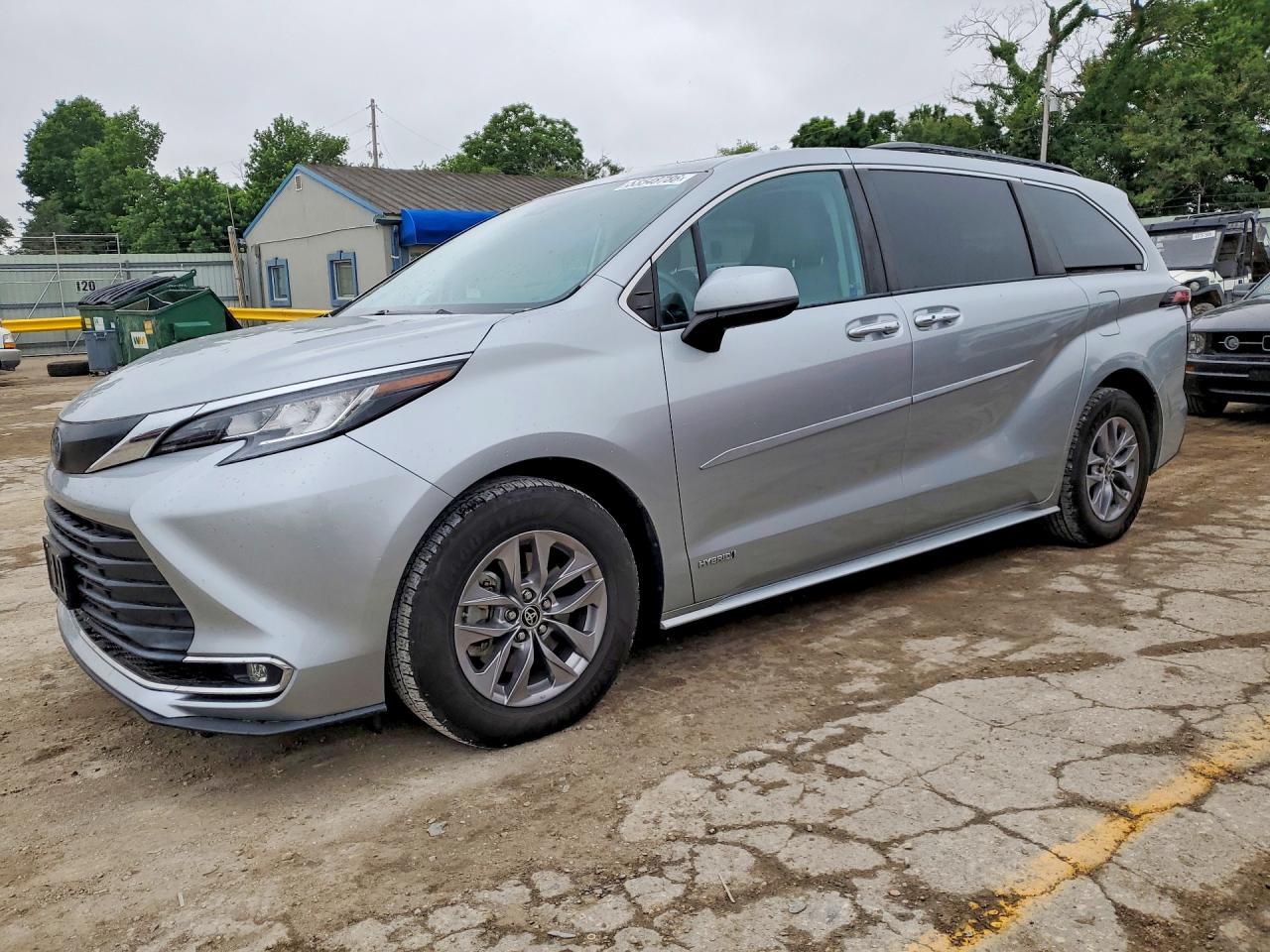 2021 Toyota Sienna Xle