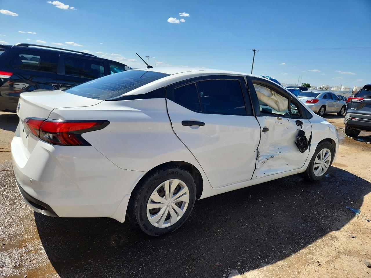 2020 Nissan Versa S - Фото 3