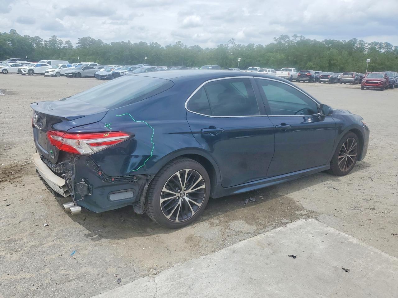 2018 Toyota Camry Se - Image 3