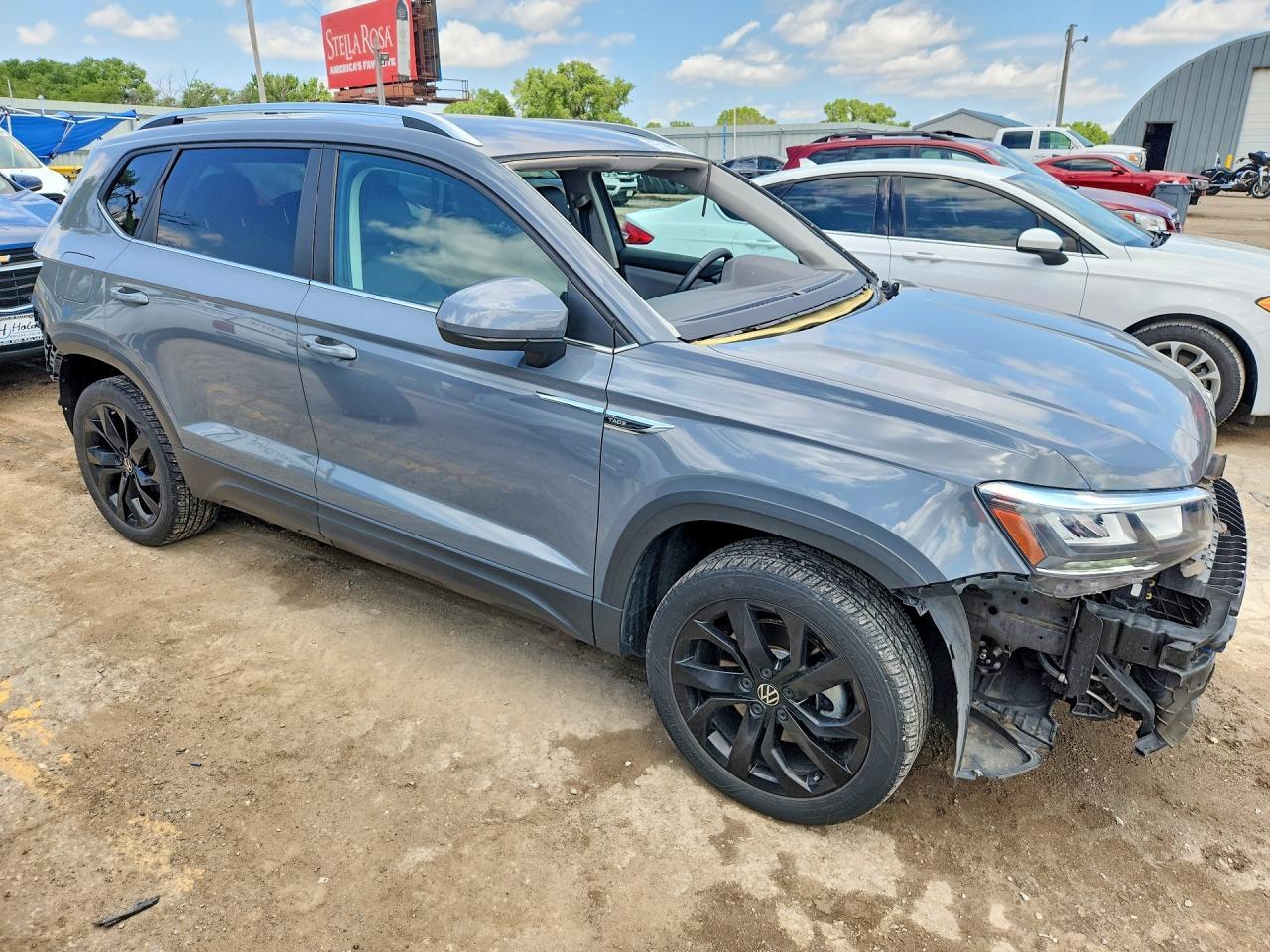 2022 Volkswagen Taos Se - Image 4