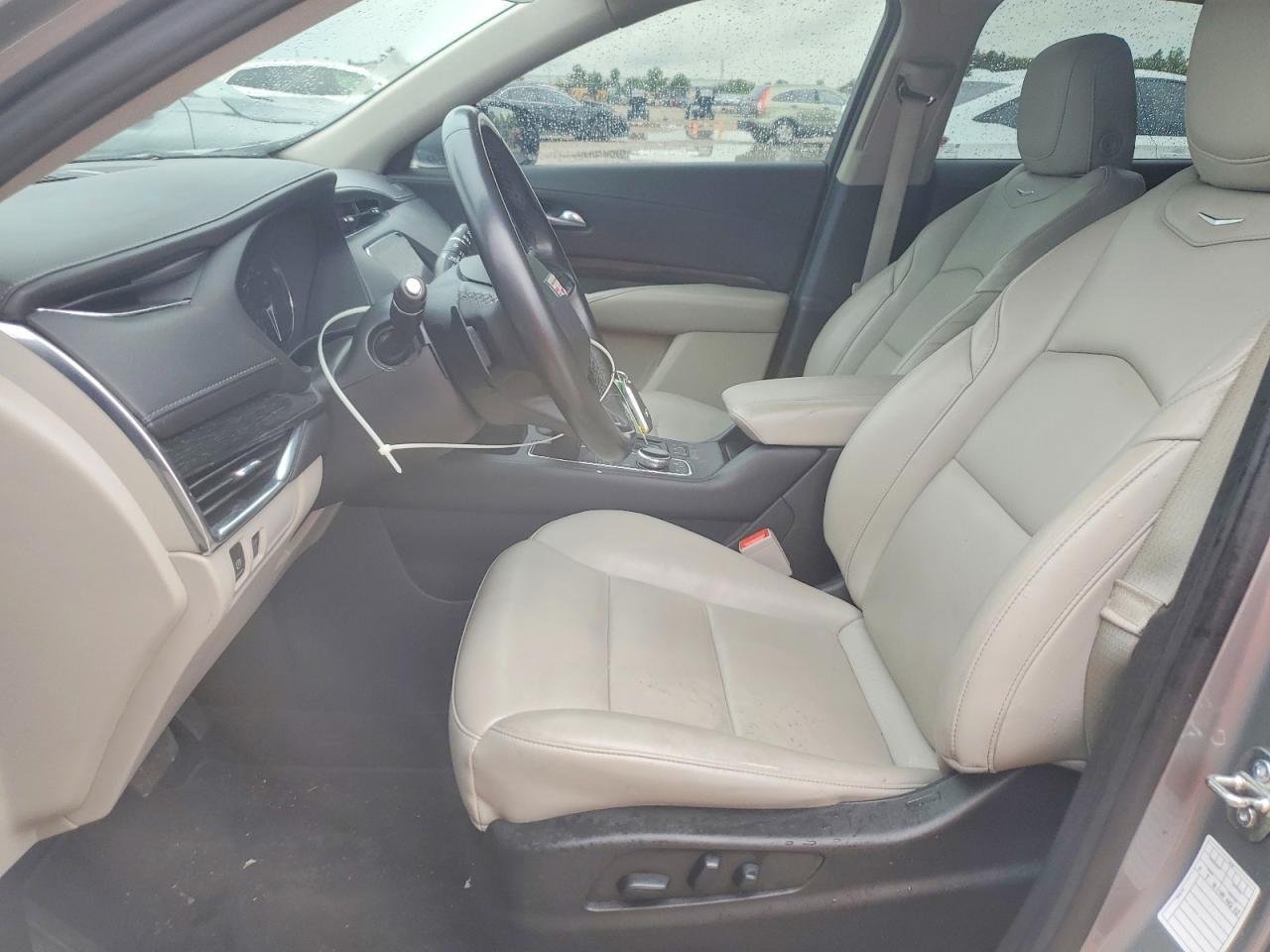 2023 Cadillac Xt4 Premium Luxury - Image 7